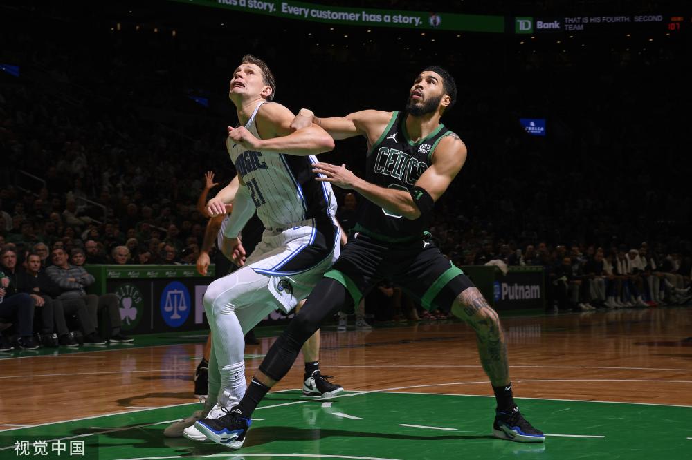 球员之间需 球员之间需