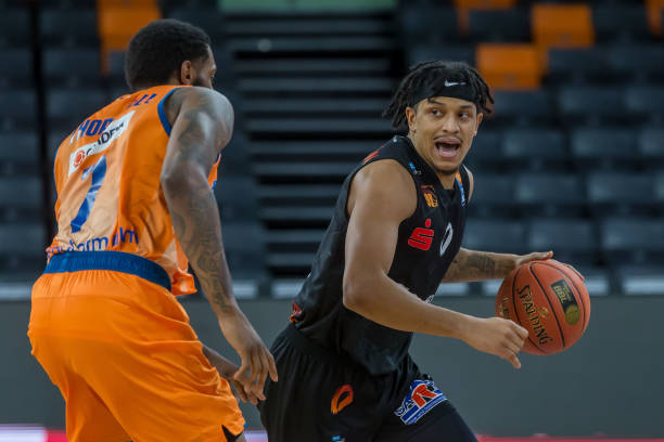 辽篮全队聚 辽篮全队聚