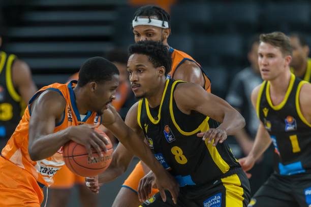 王曼昱因伤 王曼昱因伤