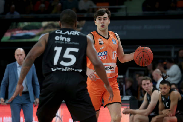 随着北美足 随着北美足